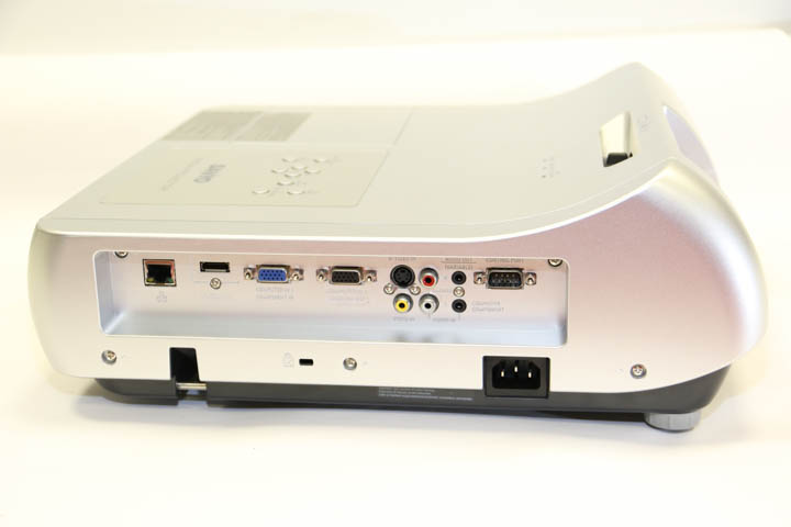 Datei:Weitwinkelbeamer Sanyo back web.jpg